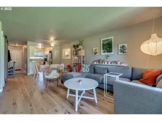 Photo #4: 22381740 Listing