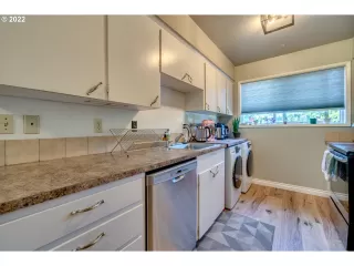 Photo #5: 22381740 Listing