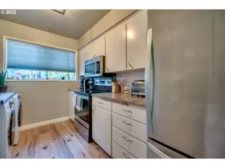 Photo #6: 22381740 Listing