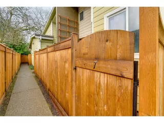 Photo #3: 22382378 Listing