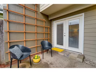 Photo #5: 22382378 Listing