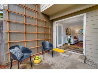 Photo #6: 22382378 Listing