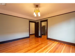 Photo #6: 22382684 Listing