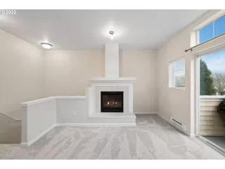 Photo #5: 22383796 Listing