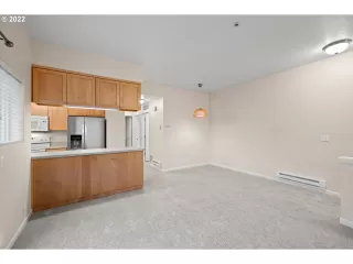 Photo #6: 22383796 Listing