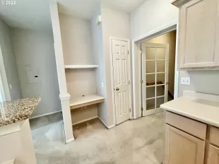 Photo #5: 22384235 Listing