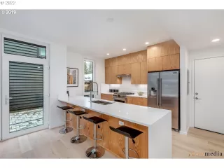 Photo #1: 22385412 Listing