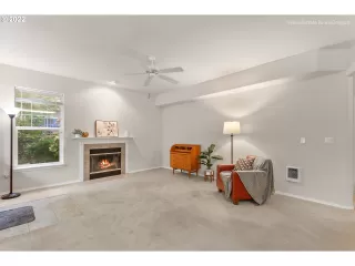 Photo #4: 22385976 Listing