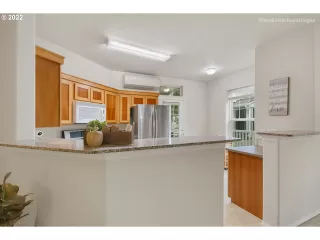 Photo #5: 22385976 Listing