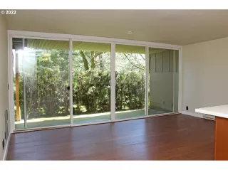 Photo #4: 22387647 Listing