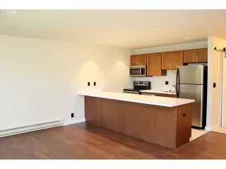 Photo #5: 22387647 Listing