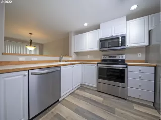 Photo #3: 22389665 Listing