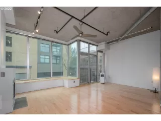 Photo #5: 22389700 Listing