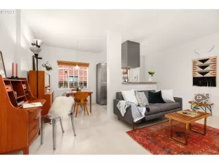 Photo #3: 22390053 Listing