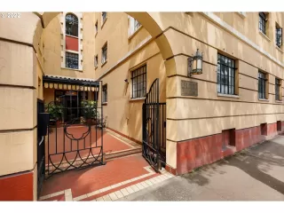 Photo #5: 22390053 Listing