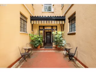 Photo #6: 22390053 Listing