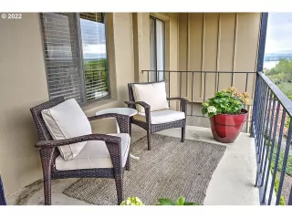 Photo #6: 22390909 Listing