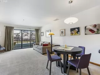 Photo #4: 22391350 Listing