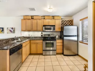 Photo #6: 22391350 Listing