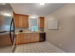 Photo #3: 22392502 Listing