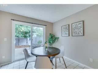 Photo #5: 22392502 Listing