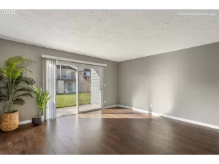 Photo #2: 22392546 Listing