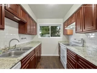 Photo #4: 22392546 Listing