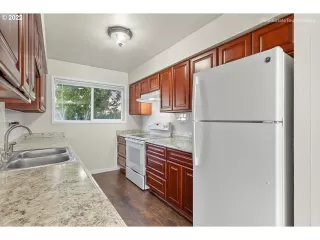 Photo #5: 22392546 Listing