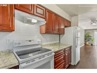 Photo #6: 22392546 Listing