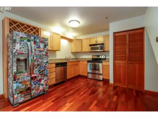 Photo #5: 22393177 Listing