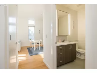 Photo #5: 22394148 Listing