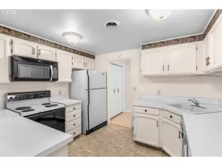 Photo #6: 22394275 Listing