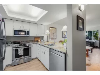 Photo #6: 22396114 Listing