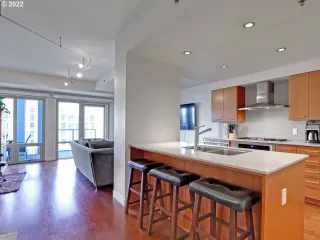Photo #4: 22396980 Listing