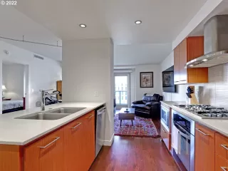 Photo #5: 22396980 Listing