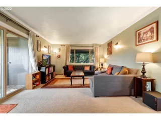 Photo #5: 22397386 Listing