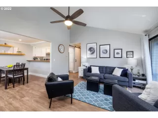 Photo #4: 22398211 Listing