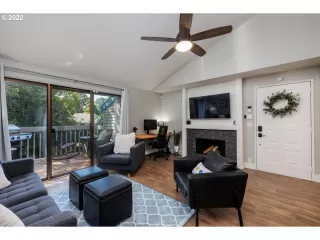 Photo #5: 22398211 Listing