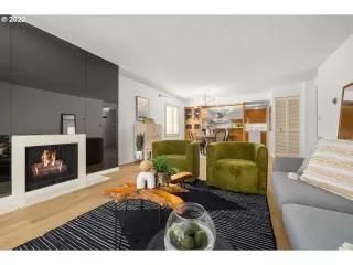 Photo #5: 22398528 Listing