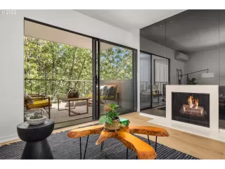 Photo #6: 22398528 Listing