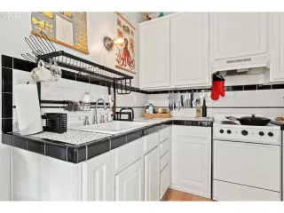 Photo #2: 22399289 Listing