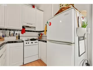 Photo #3: 22399289 Listing