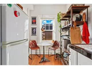 Photo #4: 22399289 Listing