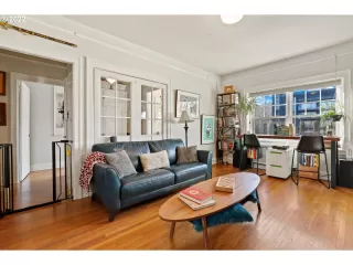 Photo #6: 22399289 Listing