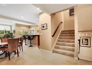 Photo #5: 22399346 Listing