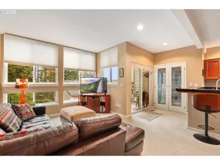 Photo #6: 22399346 Listing