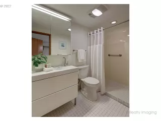 Photo #6: 22399447 Listing