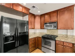 Photo #6: 22399940 Listing