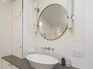 Photo #5: 22400853 Listing