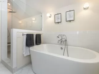 Photo #6: 22400853 Listing